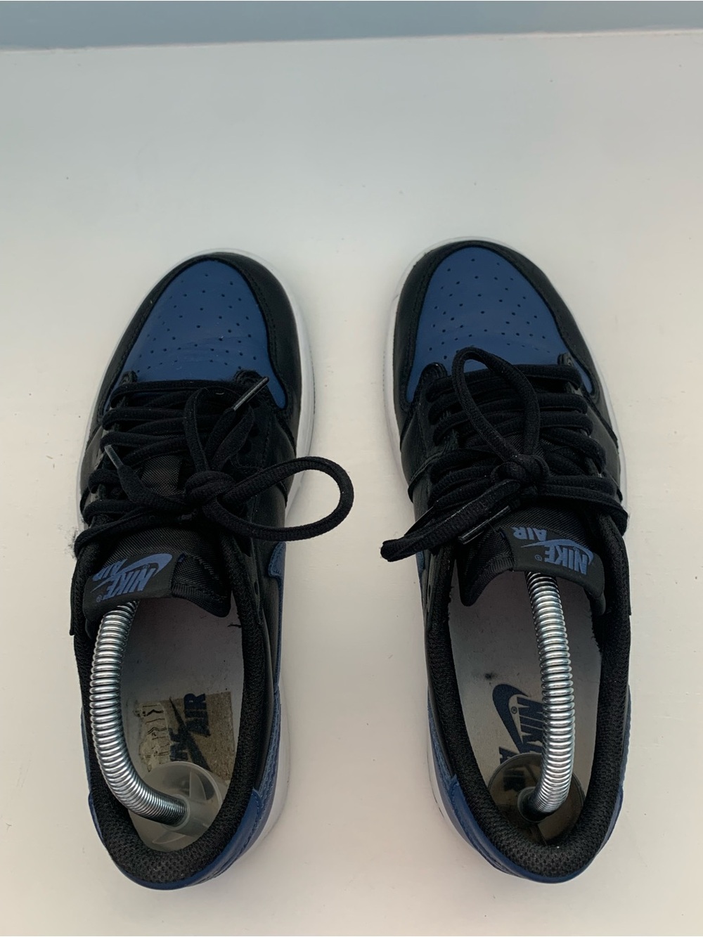 Nike Air Jordan 1 Low OG in the "Mystic Navy" colorway - Picture 5 of 9